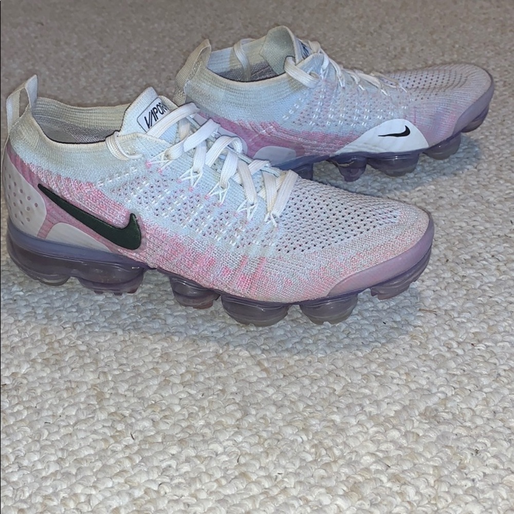 Women’s Nike AirMax vapormax tennis shoes